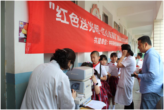 郑州普瑞眼科医院视力健康教育活动走进郑州市纬五路二小