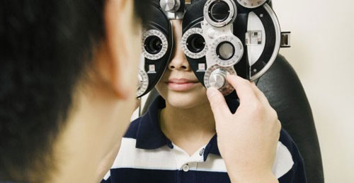 学龄期儿童配眼镜还需医学验光