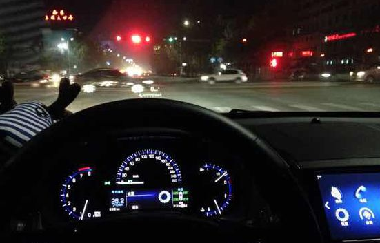 做完ICL晶体植入术后夜间能开车吗