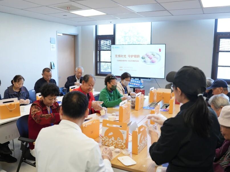 当冰皮月饼遇上眼健康检查，普瑞眼科这场活动甜度满分！